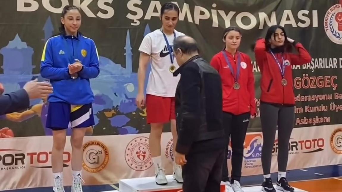 Öğrencimiz Sinem Çelik Türkiye Boks Şampiyonluğunu Kazandı